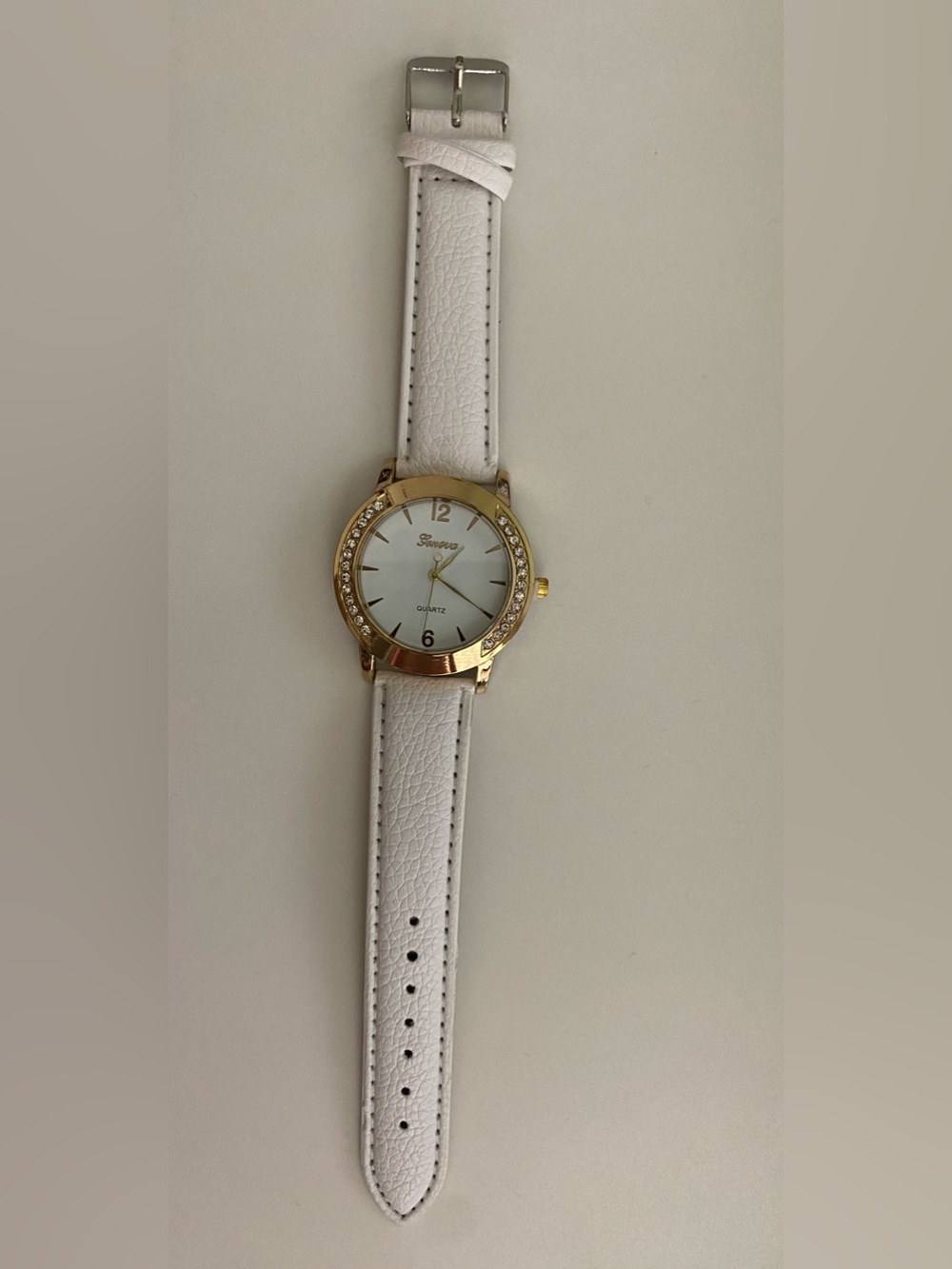 Geneva Quartz Wristwatch w/ Genuine Leather New! Water Resistant. White Elegant